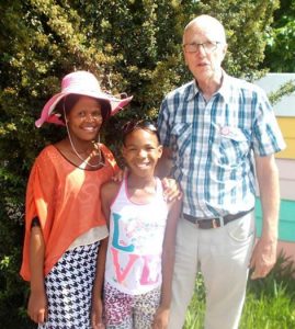 Diandra-Circle gemeinnützige GmbH in Zusammenarbeit mit Kagiso Learning Aid Project NGO, Südafrika, hier. rechts. Prof. Dieter von Willert
